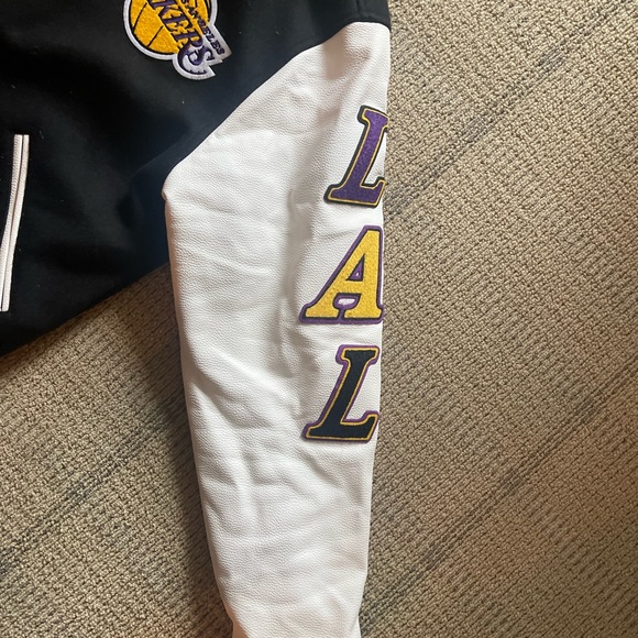 Pro standards lA Lakers bomber jacket size 2x - Picture 3 of 5